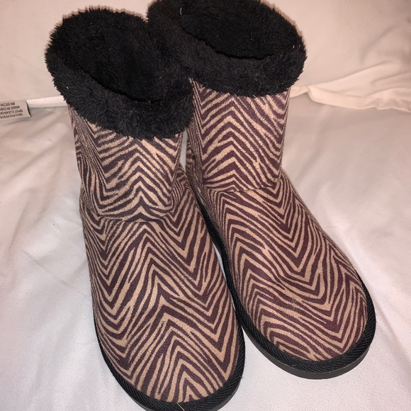 Vera Bradley Other - Vera Bradley Zebra soft boot - Girls 5-6